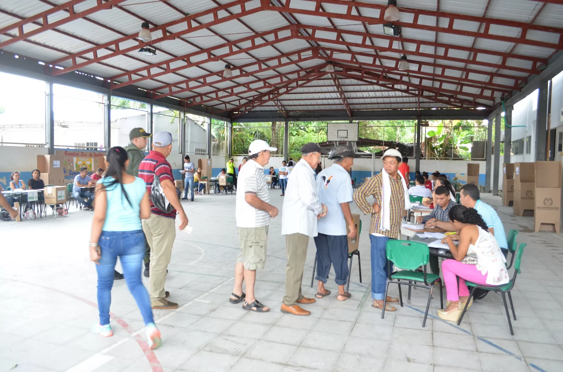 Sin hechos de alteración del orden público se desarrolla la votación por el plebiscito en el departamento de Arauca.